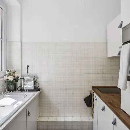 Trocadero & Eiffel Tower - Cityapartmentstay * Paris