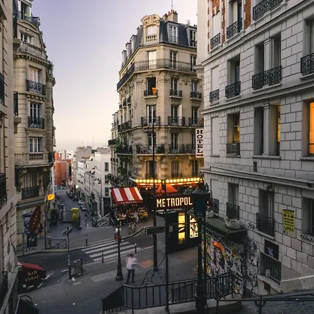 Trocadero & Eiffel Tower - Cityapartmentstay
