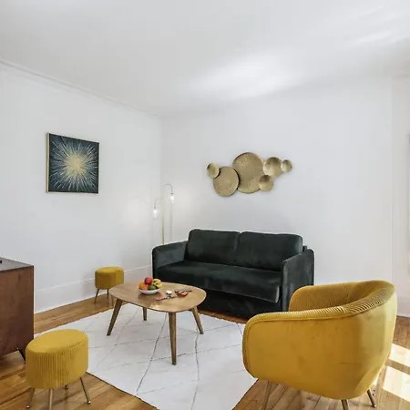 Trocadero & Eiffel Tower - Cityapartmentstay